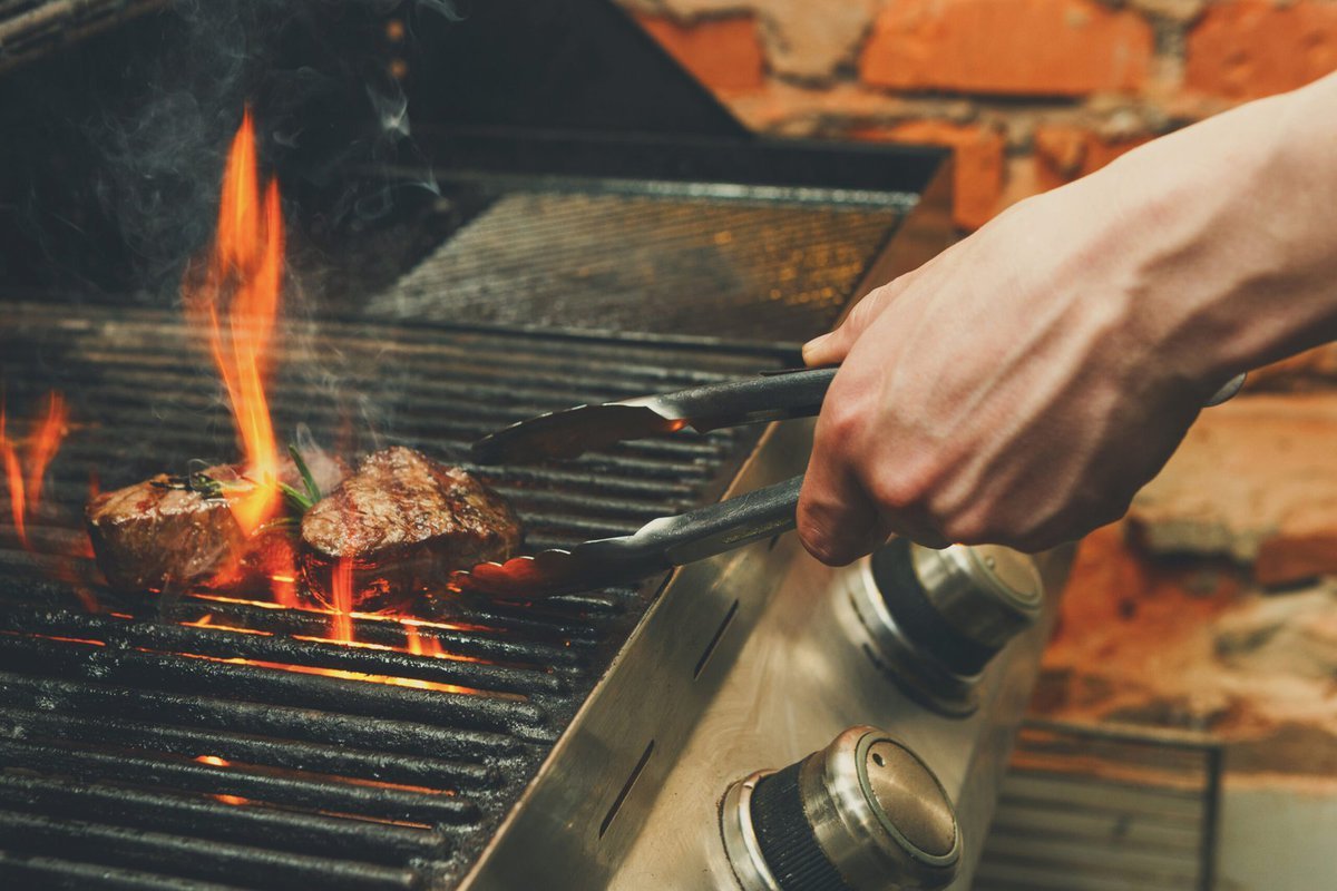 You are currently viewing Grilling and Smoking Pitfalls: Common Errors to Avoid for Perfect BBQ