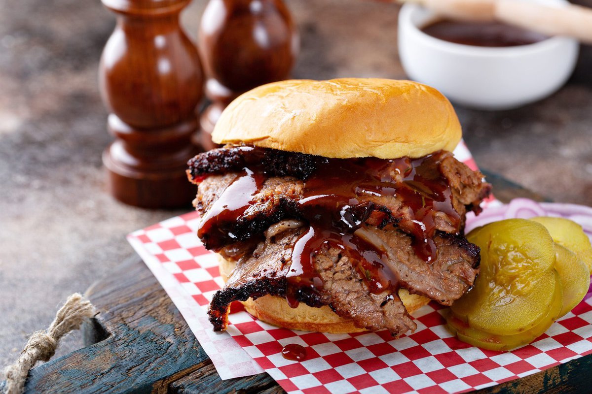 You are currently viewing Mastering the Art of Barbecue Smoking: Tips, Techniques, and More